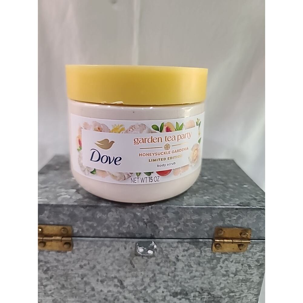 LIMITED EDITION -Dove Garden Tea Party Body Scrub - Honeysuckle Gardenia